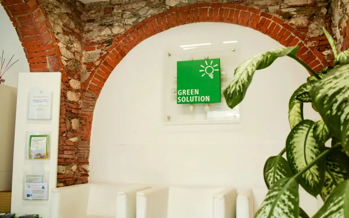 Interno della sede Punto Energia a Marina di Carrara